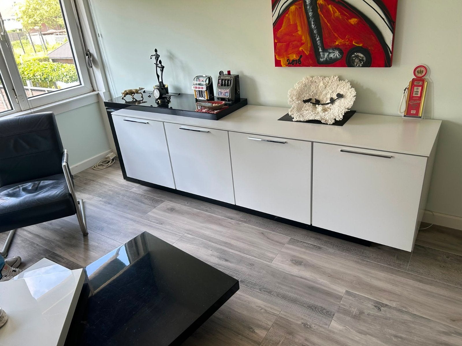 Modern wit dressoir met 4 deuren - 250 cm breed, Huis en Inrichting, Kasten | Dressoirs, Ophalen, Overige materialen, Gebruikt