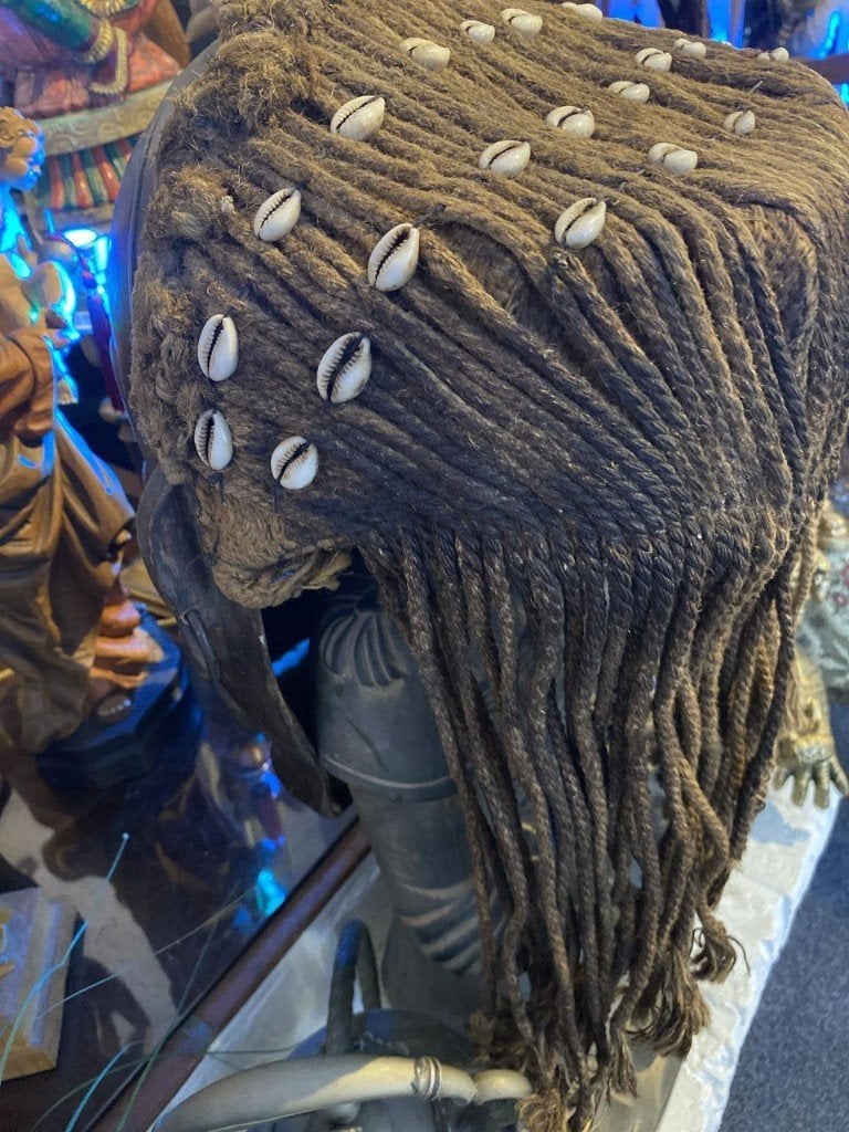 Het "Pwo"-masker van de vrouwelijke voorouder, Ophalen