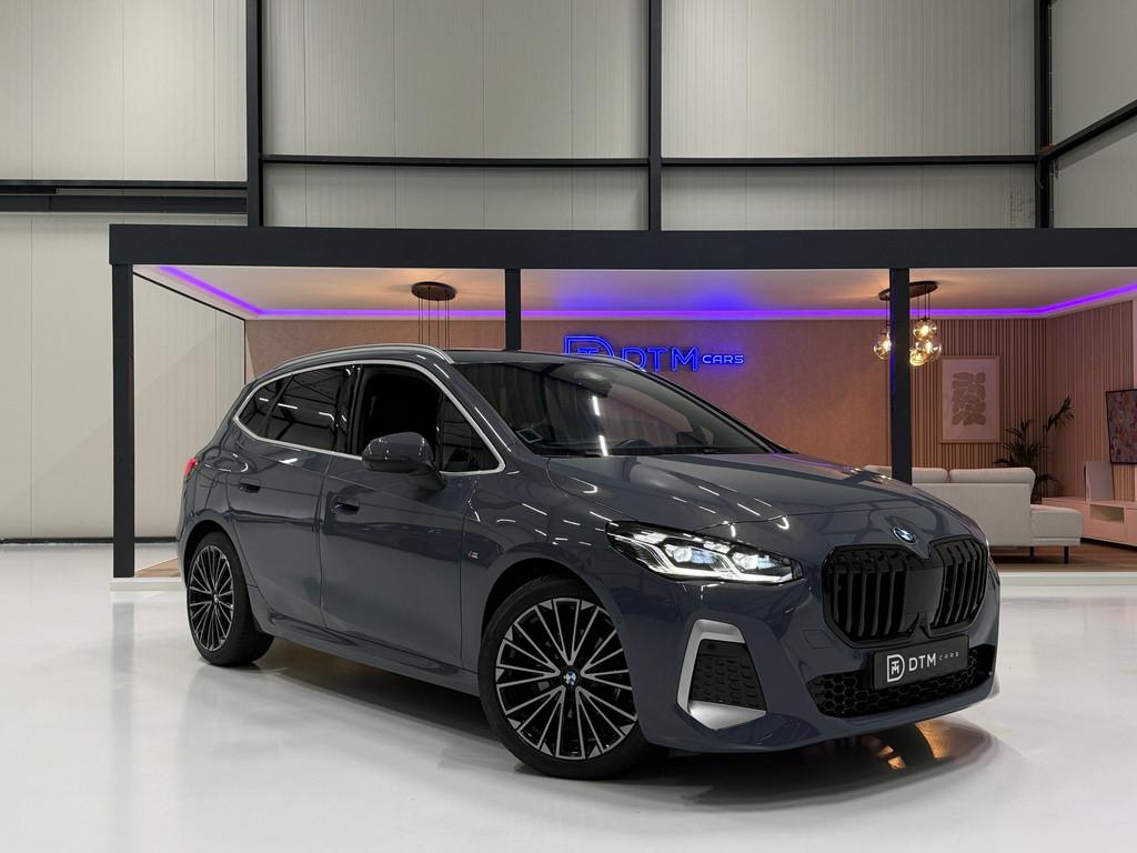 BMW 2-serie Active Tourer M-Pakket | Pano | HUD | 360° | Ha, Auto's, BMW, 136 pk, Gebruikt, 1445 kg, Bedrijf