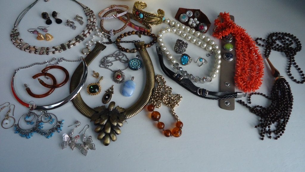 Lotje diversen sieraden kett. armb. oorb. ring hangers, Ophalen of Verzenden, Gebruikt, Overige kleuren, Overige materialen