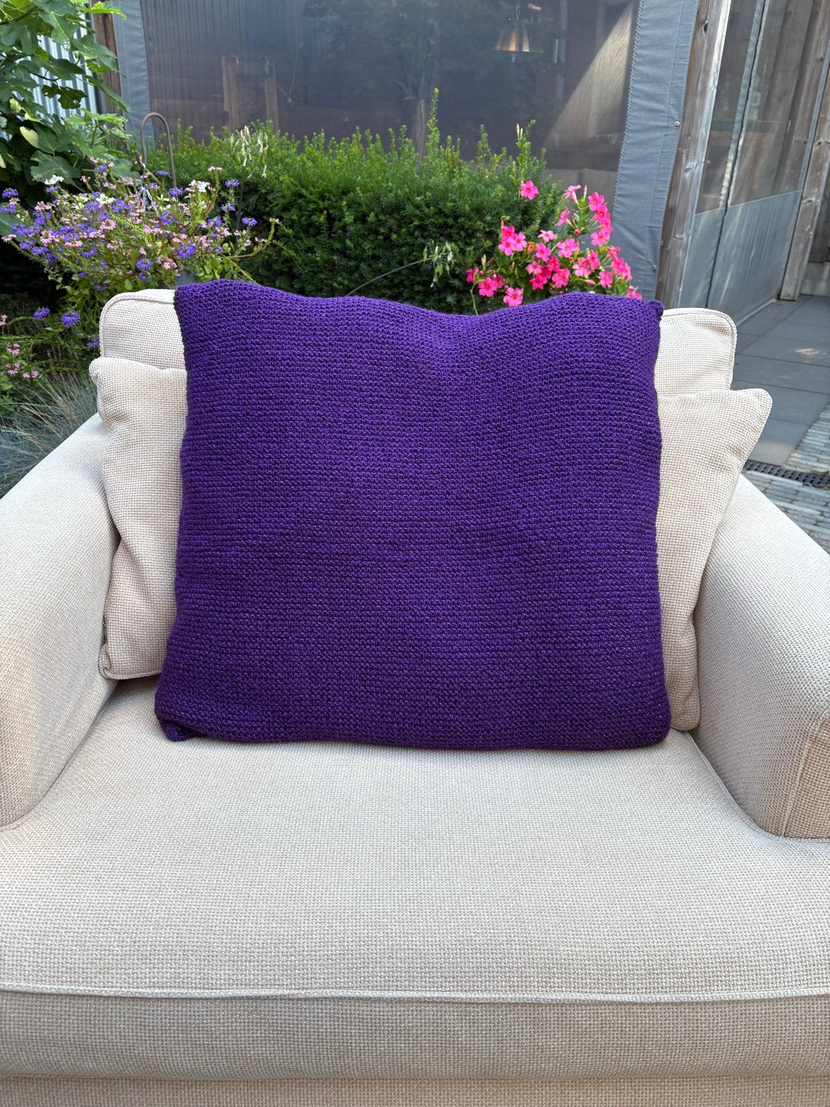 Groot Paars Gebreid Sierkussen met Glans 65x65 cm ZGAN, Overige merken, Paars, Vierkant, Ophalen of Verzenden