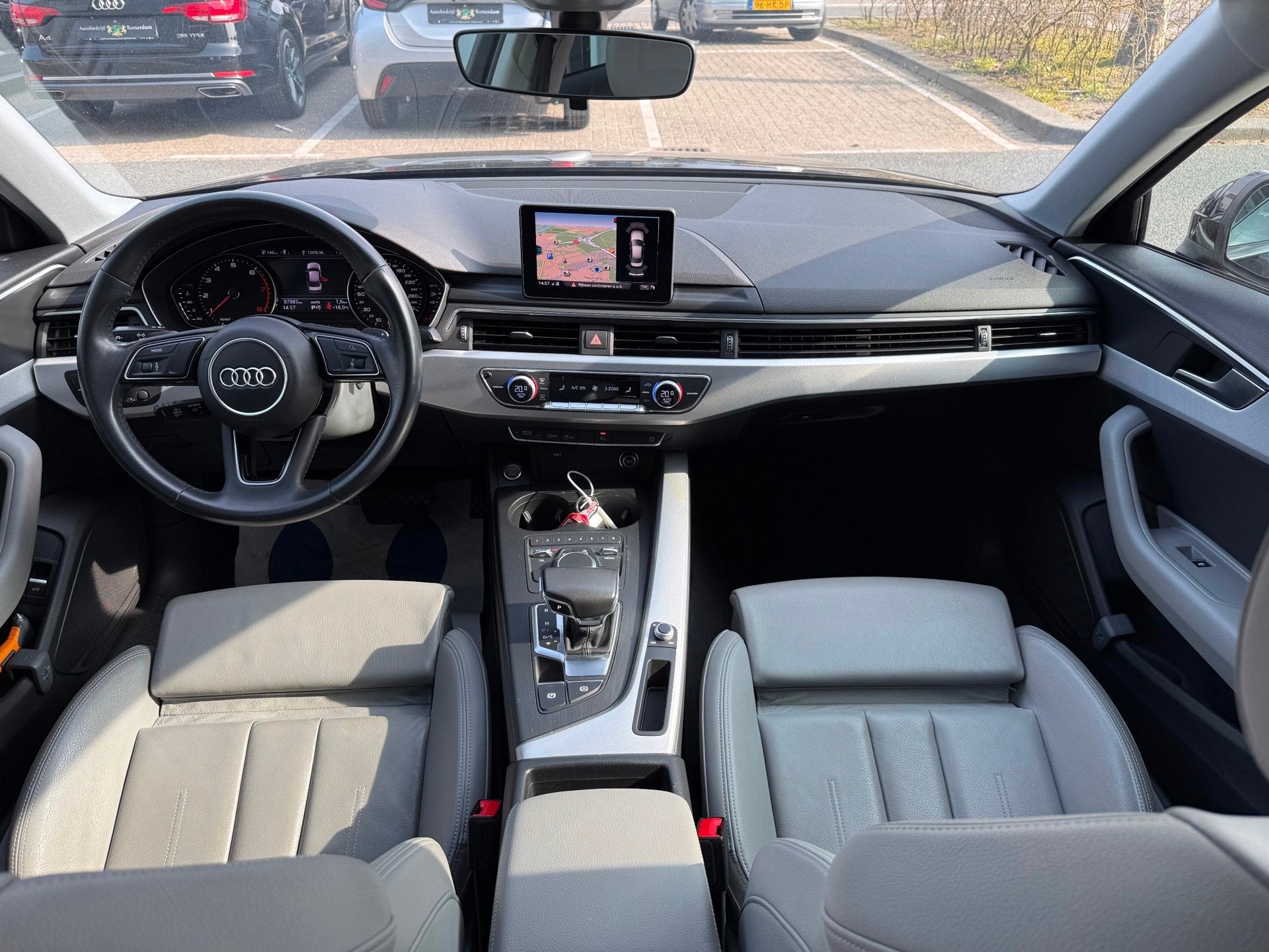 Audi A4 35 TFSI Sport AUT ECC/PDC/LED/XENON/LMV18/LEDER/NAVI, Gebruikt, 4 cilinders, A4, Zwart