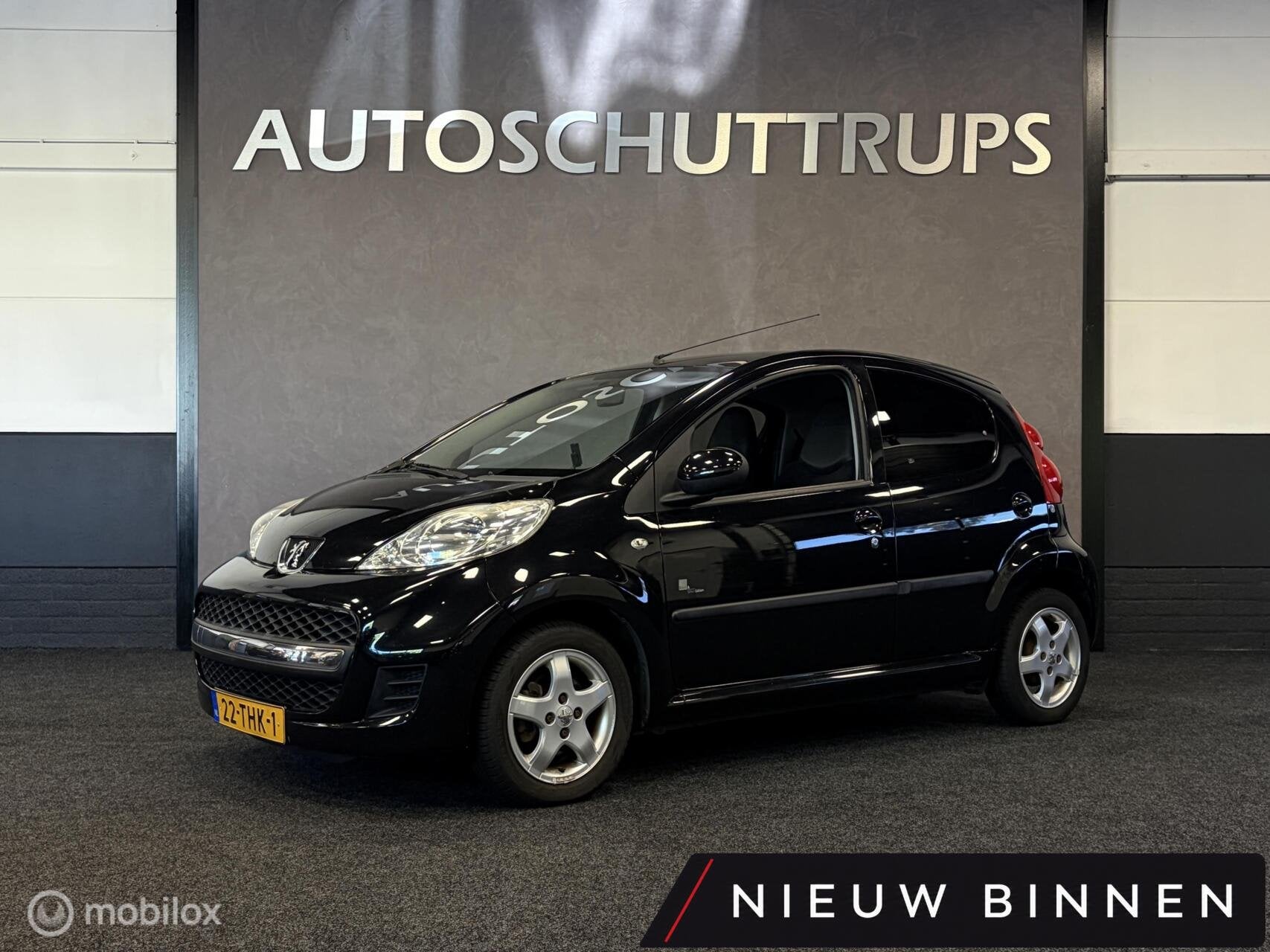 Peugeot 107 1.0-12V Black & Silver 5 DEURS / AIRCO / LMV / G, Auto's, Voorwielaandrijving, Euro 5, Gebruikt, Zwart