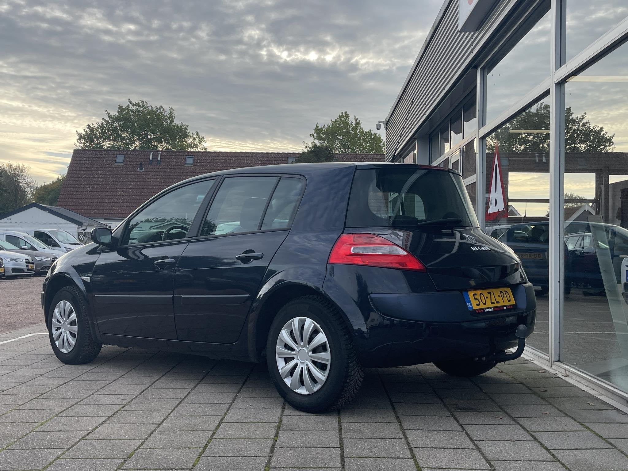 Renault Mégane 1.6-16V Business Line /Automaat/Cruise/Trekh, Stof, Gebruikt, Met garantie (alle), Blauw