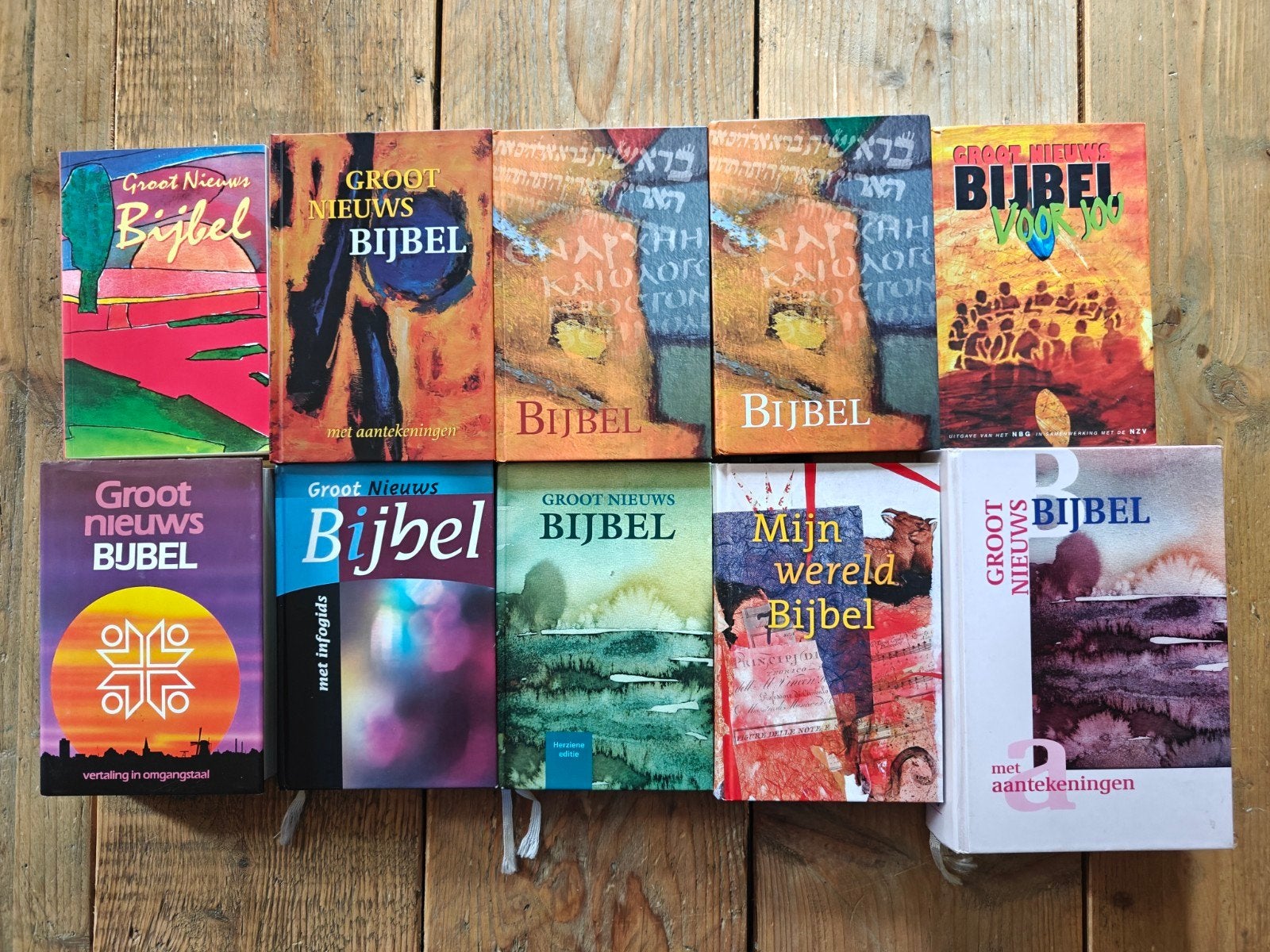 10 verschillende Bijbels., Ophalen of Verzenden, Zo goed als nieuw