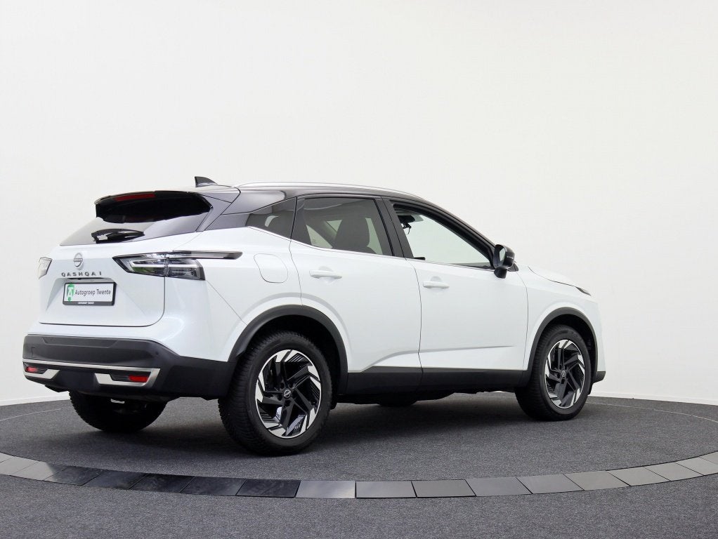 Nissan QASHQAI 1.3 MHEV X N-Connect | Panoramadak | Private, Automaat, Zwart, 4 cilinders, Leder en Stof