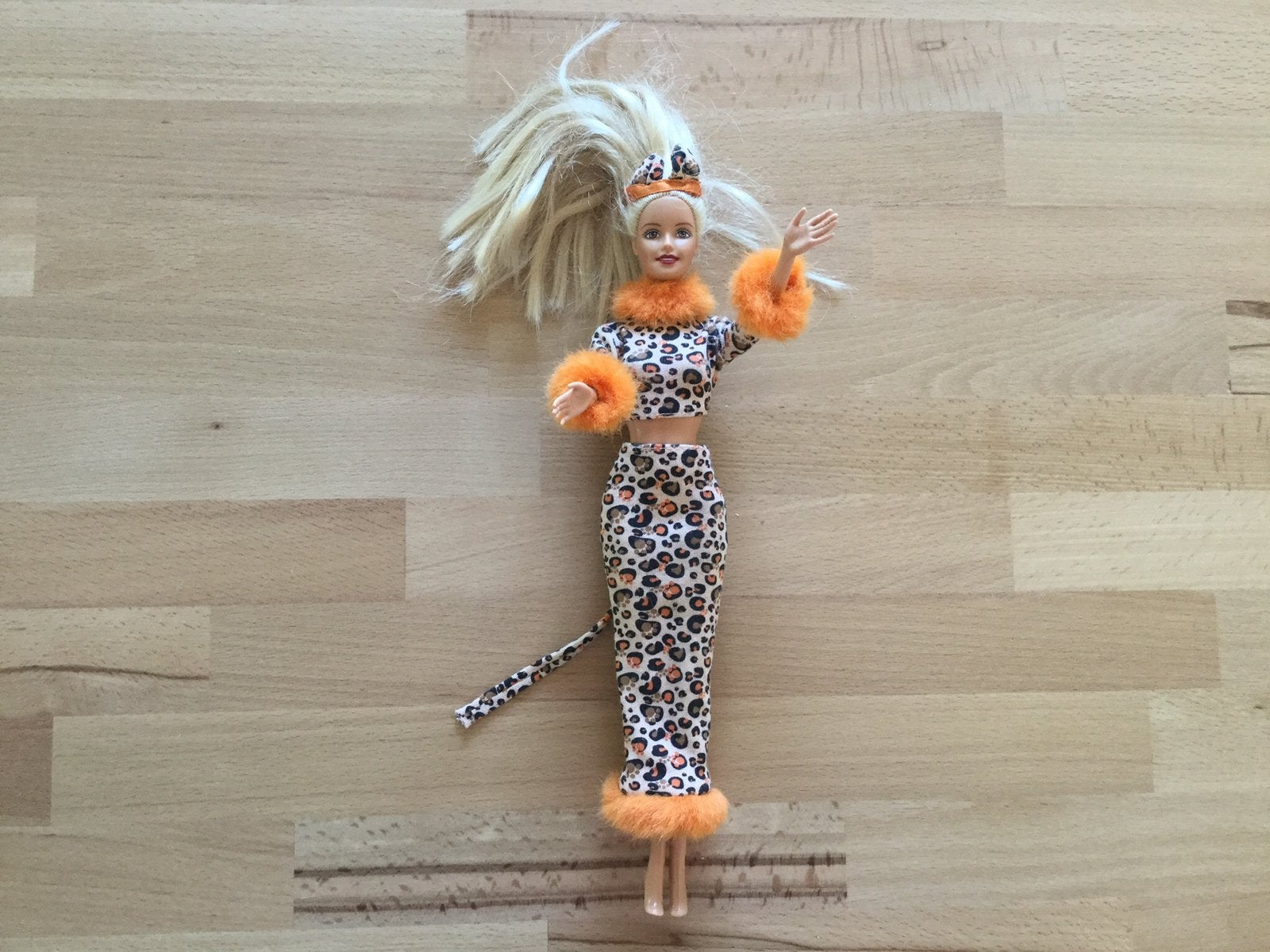 Barbie met jurk luipaard patroon, Ophalen of Verzenden, Zo goed als nieuw, Barbie