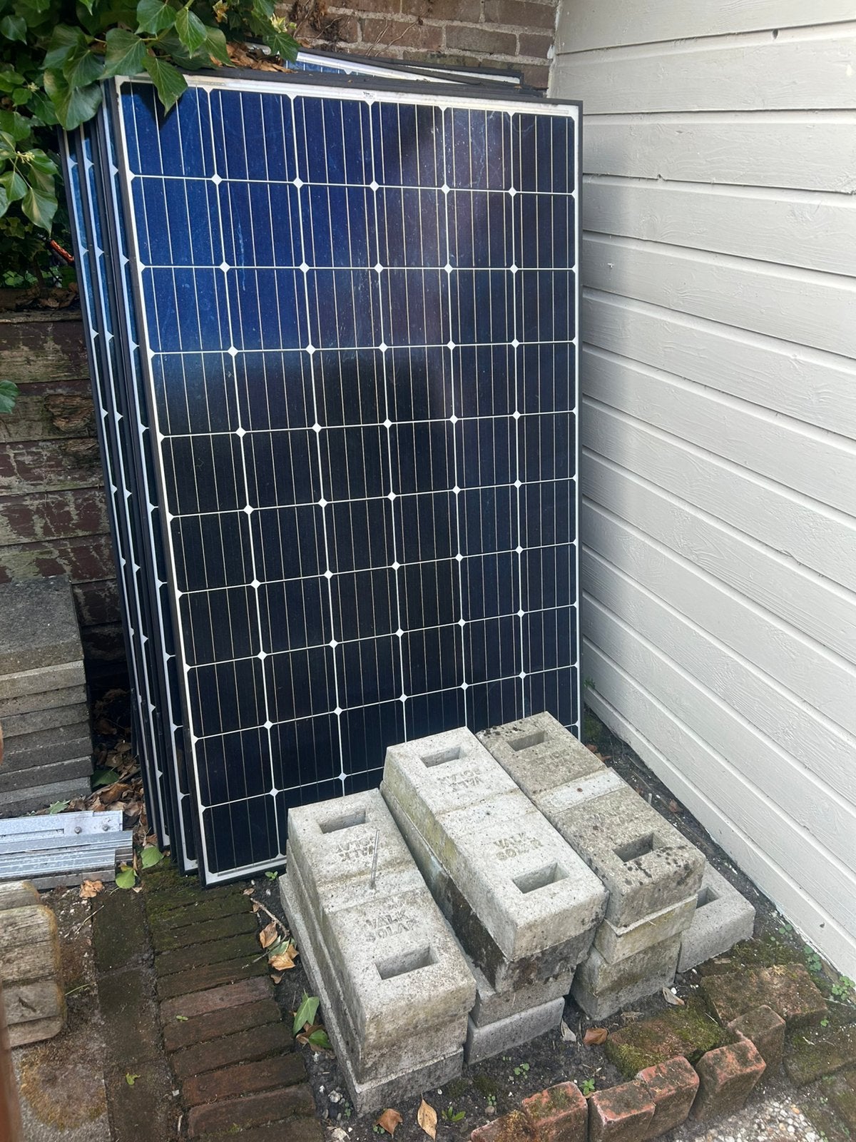 12 zonnepanelen en montage materiaal, Ophalen, Gebruikt