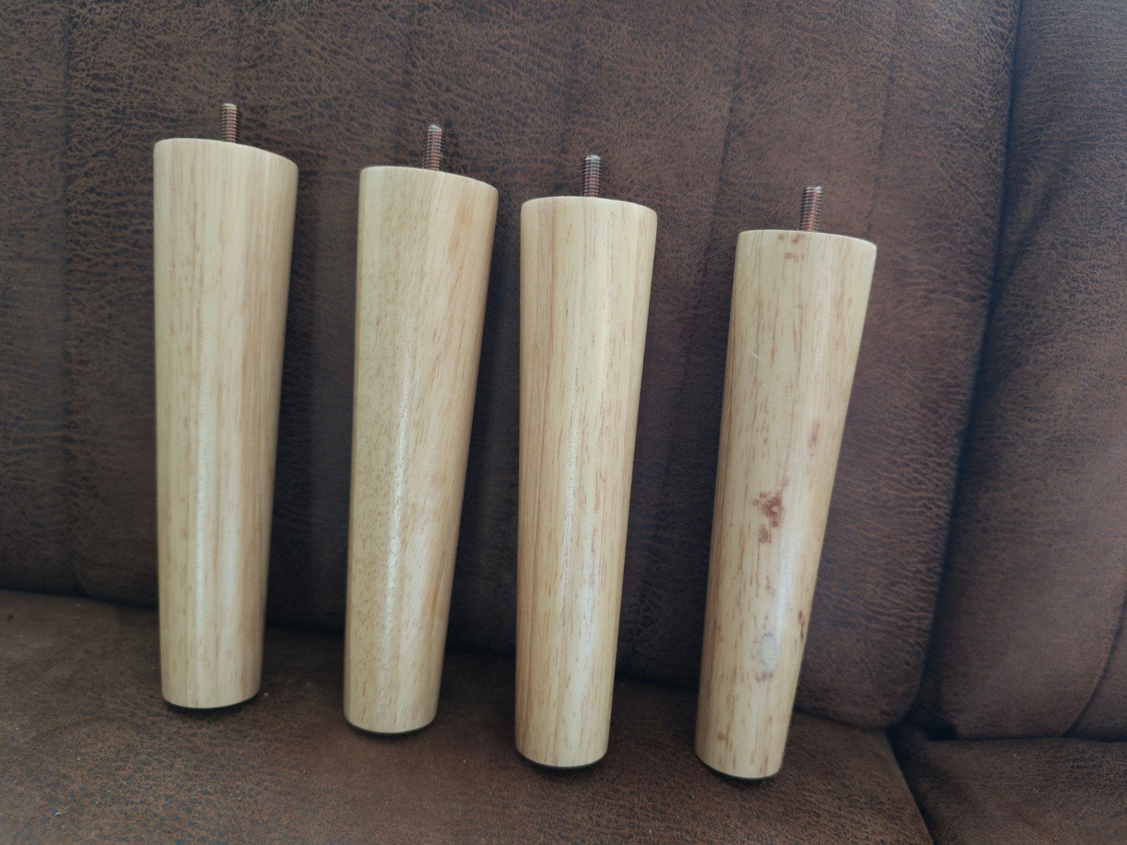 Set van 4 ongebruikte houten meubelpoten, Huis en Inrichting, Ophalen of Verzenden, Nieuw