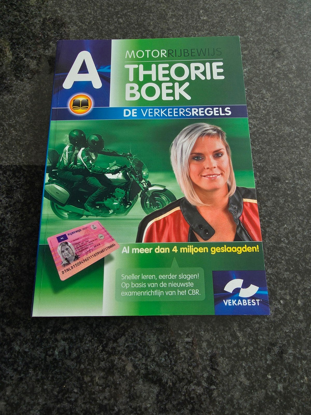 2xMotorrijbewijs Theorieboek A - VEKABEST (2022), Boeken, Ophalen of Verzenden, Zo goed als nieuw, Overige niveaus, VEKABEST
