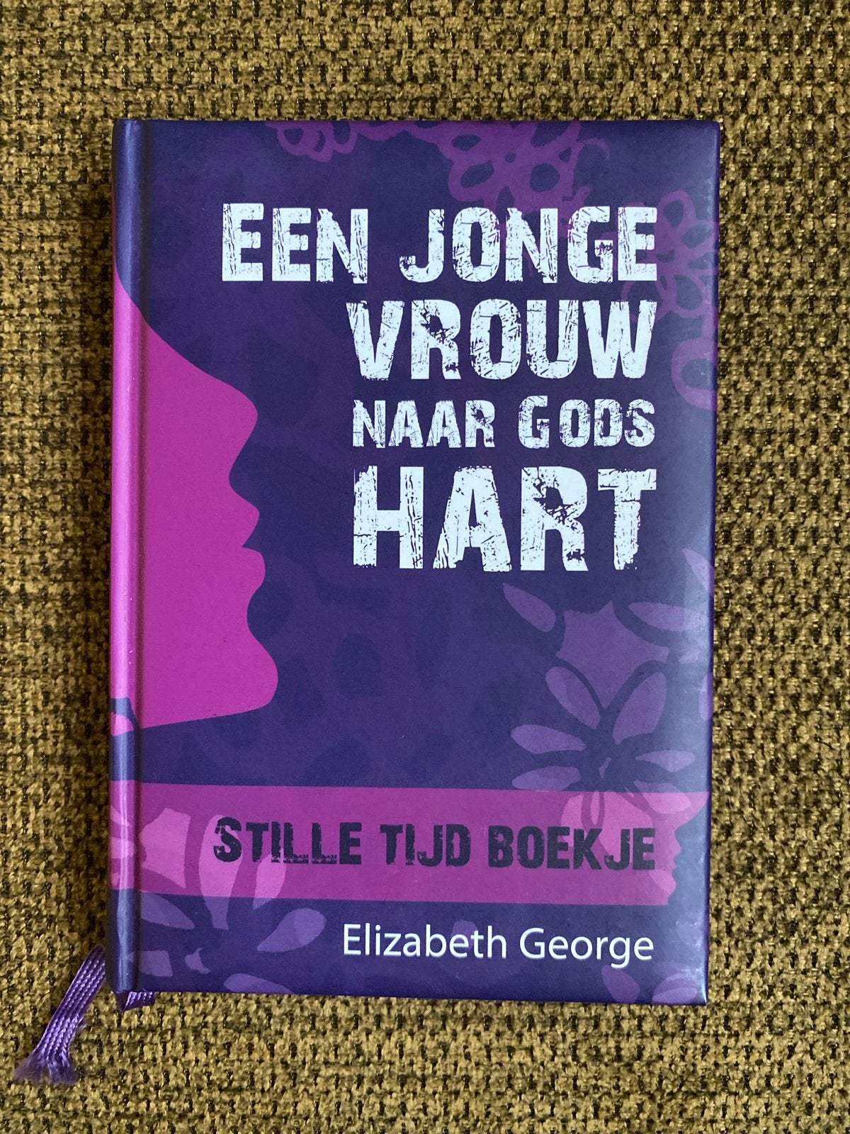 Elizabeth George - Een jonge vrouw naar Gods hart, Christendom | Protestants, Ophalen of Verzenden, Zo goed als nieuw, Elizabeth George