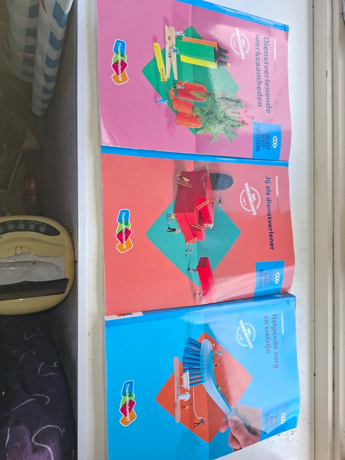 Schoolboeken MBO Dienstverlening Niveau 2, Ophalen, Zo goed als nieuw, Overige niveaus, Overige vakken