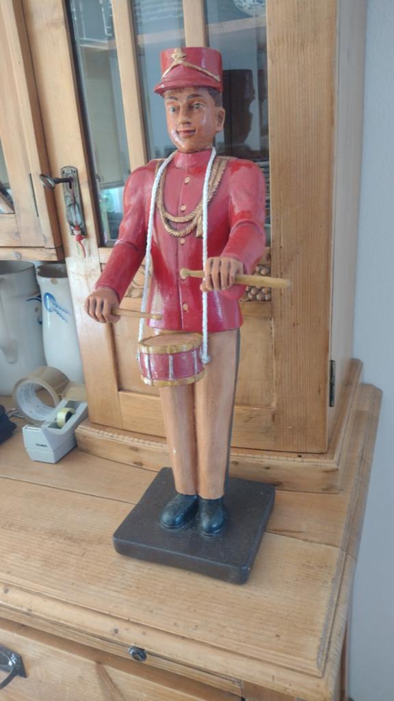 Mooi vintage  beeld van een tamboer in rood uniform, Rood, Ophalen of Verzenden, 20 - 50 cm, Handgemaakt