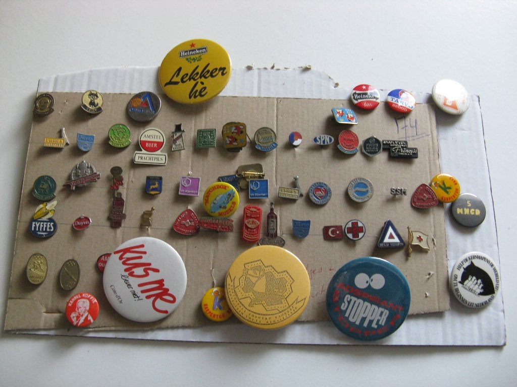 Diversen speldje (per stuk verkrijgbaar ) 24 buttons, Verzenden, Zo goed als nieuw