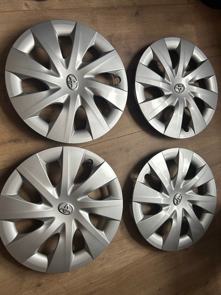 Genuine Toyota Yaris Wheel Covers / Hubcaps 15" (Set of 4), Ophalen, Zo goed als nieuw