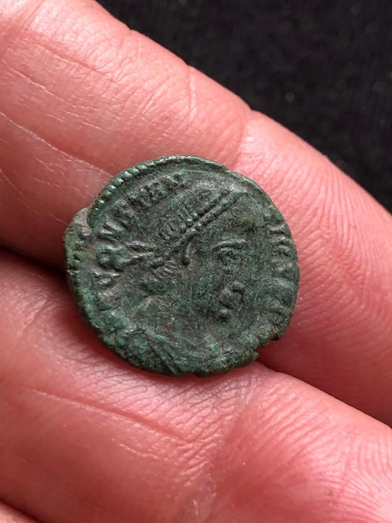 Romeinse munt CONSTANTIUS bodemvondst super mooie patina +++, Ophalen of Verzenden, Overige landen, Losse munt