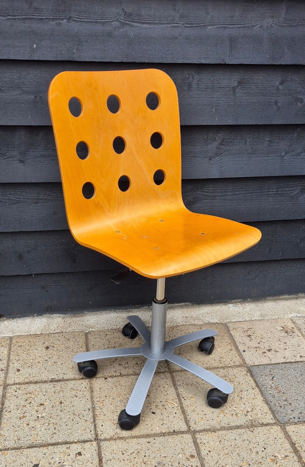 Te koop aangeboden: Houten Bureaustoel - Draaibaar, Verend e, Ophalen, Gebruikt, Bureaustoel