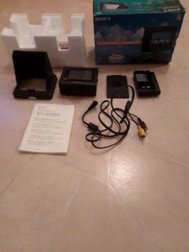 SONY LCD Color Monitor XV - M 30E, Nieuw, Ophalen of Verzenden, Overige typen, Onbekend