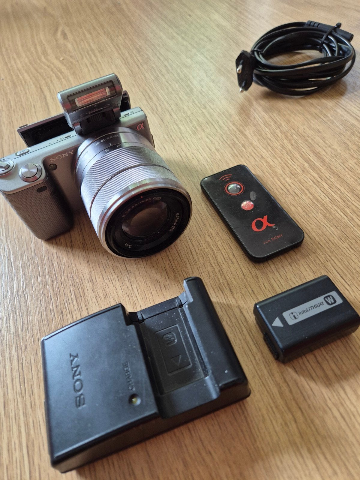 Sony Nex 5N met SEL18/55 lens, 2 accu's en afstandsbediening, Ophalen of Verzenden