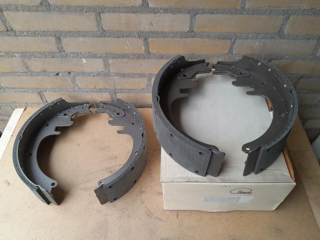 REMSCHOEN SET - NIEUW - CHEVROLET G30 - Unieke Prijs !!, Verzenden, Nieuw, Chevrolet