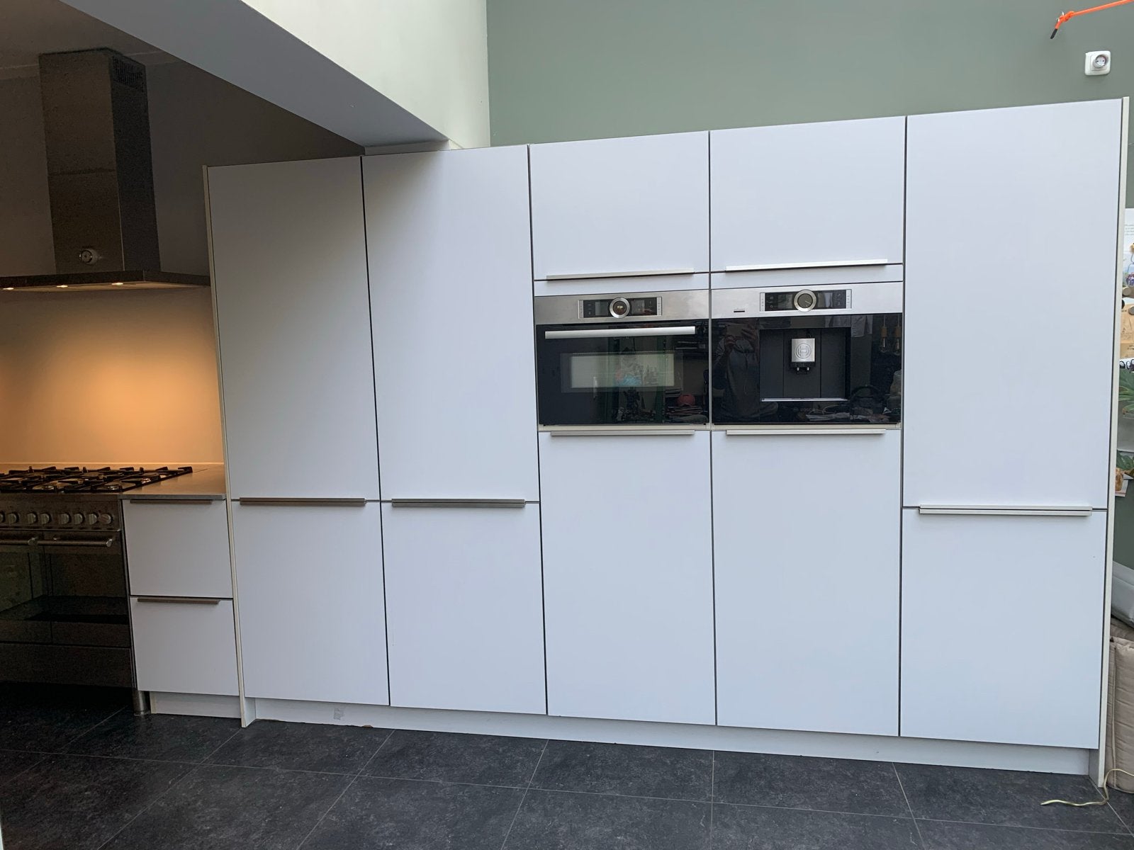 Moderne keuken incl fornuis (6 gaspitten, 2 ovens), Ophalen, Gebruikt, Wit, Hoekkeuken