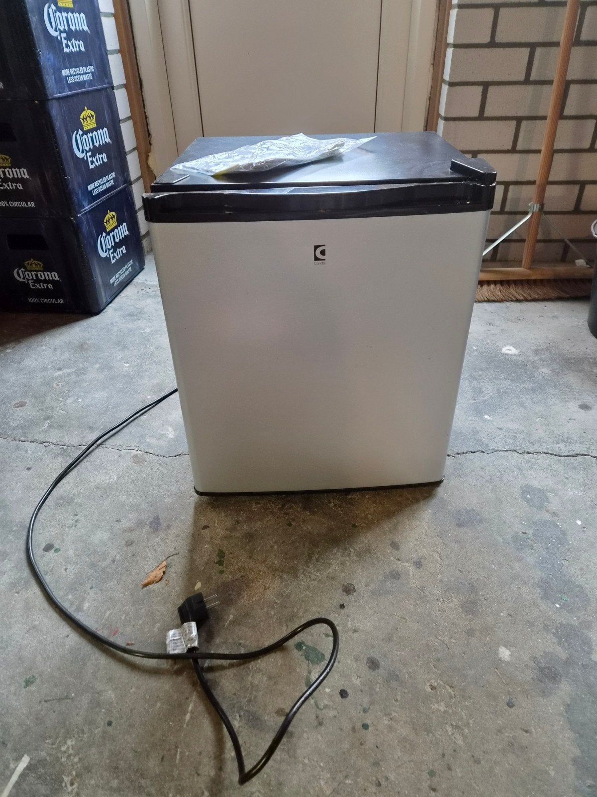 kleine koelkast voor bijv camping, Compacte thermo-elektrisc, Ophalen, Zonder vriesvak, Minder dan 45 cm, Minder dan 85 cm