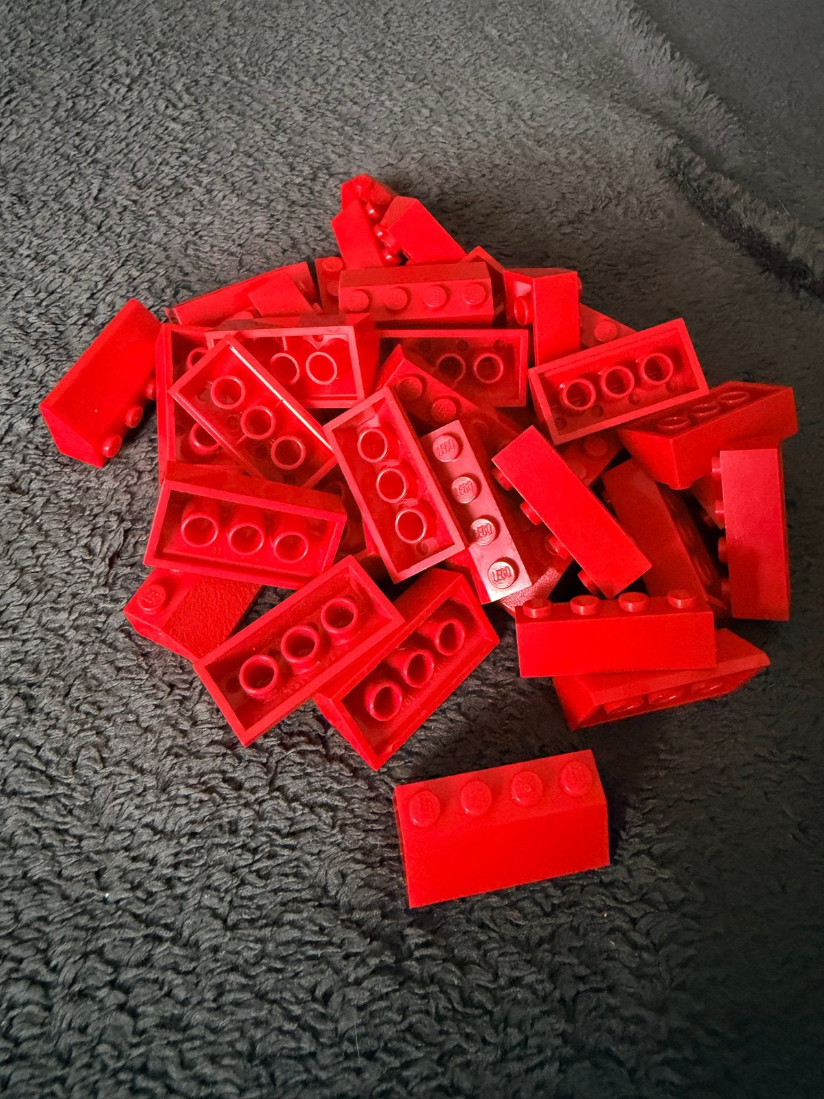 37 rode LEGO dakpannen 2x4 studs, Kinderen en Baby's, Speelgoed | Duplo en Lego, Ophalen of Verzenden, Gebruikt, Losse stenen