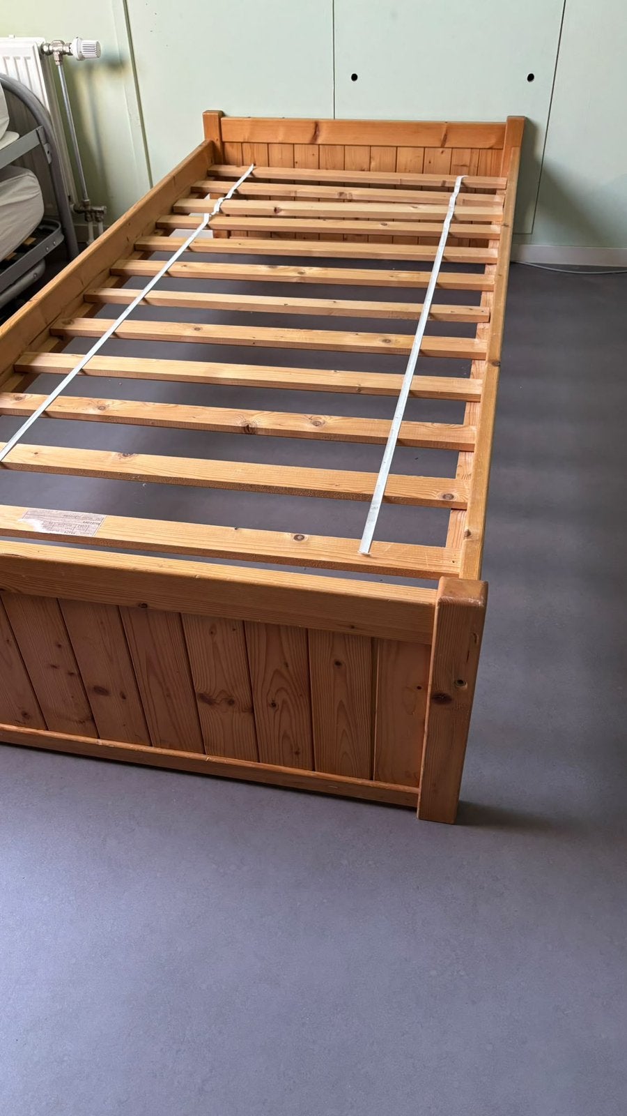 1 persoonsbed met matras en evt dekbed, Huis en Inrichting, 90 cm, Eenpersoons, Wit, Ophalen of Verzenden