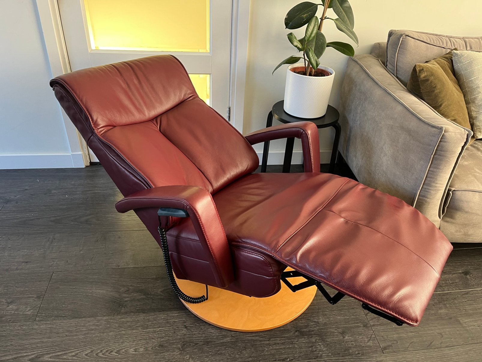 Prominent Relaxfauteuil Stockholm XS/S Accu Burgundy Leer, Huis en Inrichting, Fauteuils, Ophalen, Minder dan 75 cm, Leer, Zo goed als nieuw