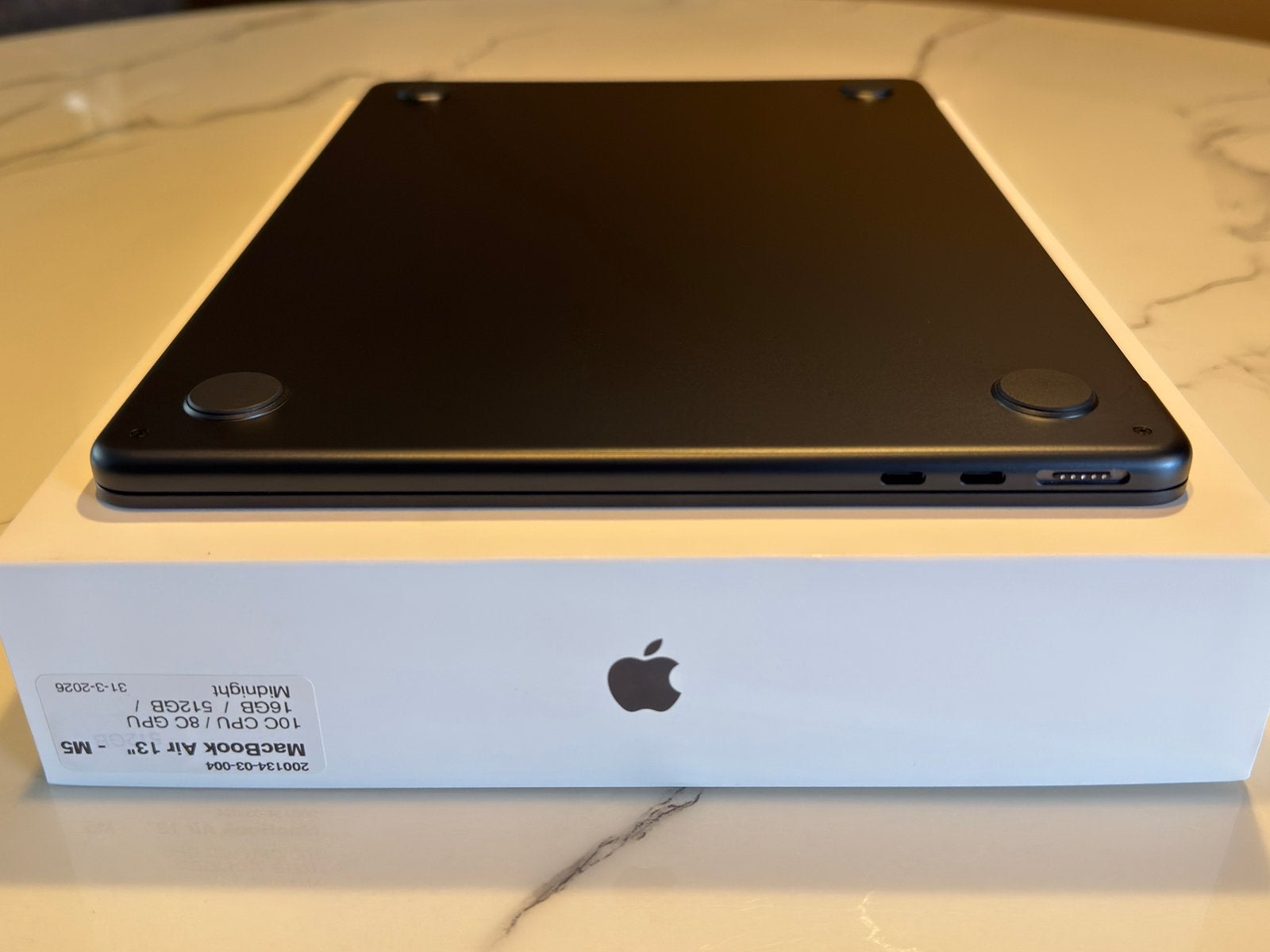 Foto 9 van MacBook Air 13” M5, 16GB, 512GB, Midnight 2026 + Accesoires