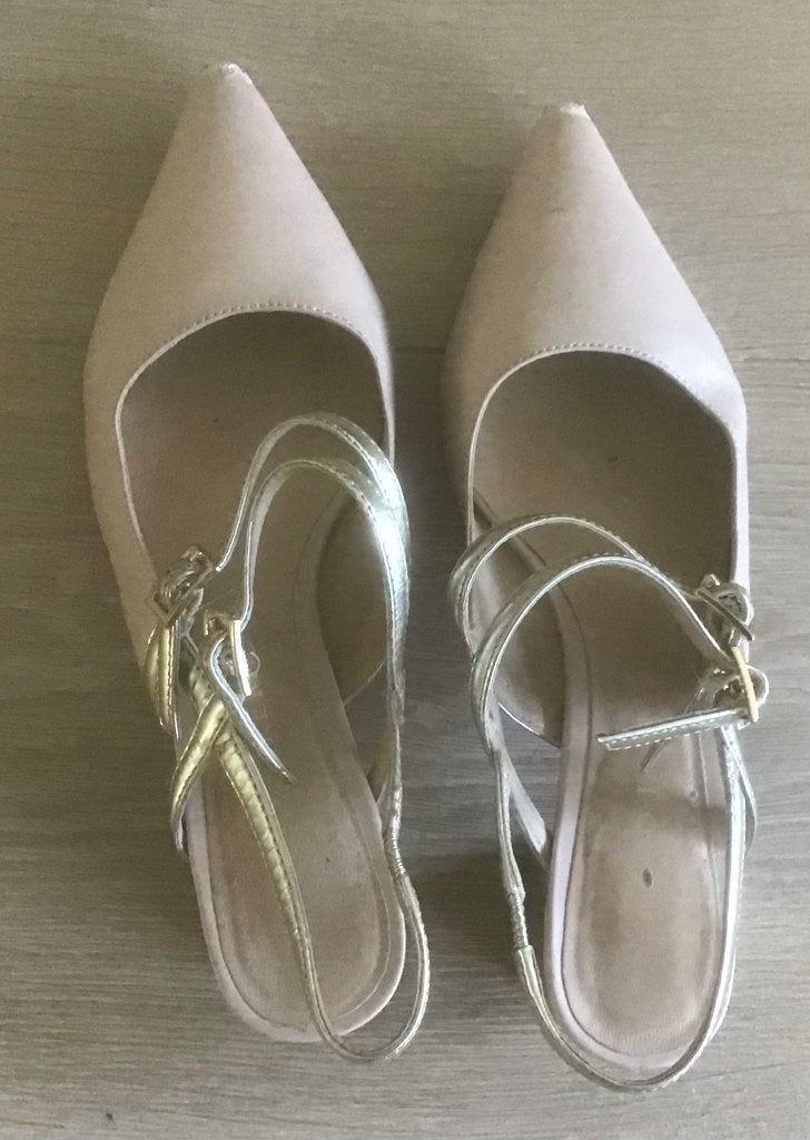Nude kleurige lage pumps met gouden accenten, 37, Pumps, Bruno Premi, Beige, Ophalen of Verzenden