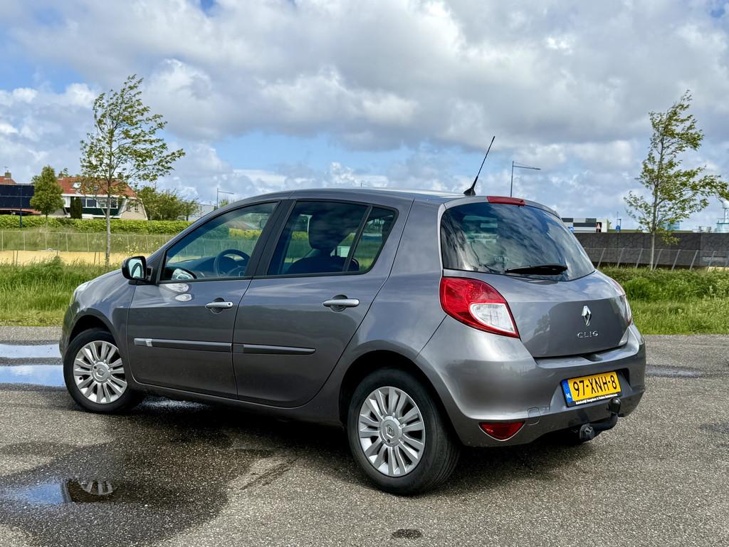 Renault Clio 1.2 Authentique I Airco I Cruisecontrol I Trekh, Voorwielaandrijving, Euro 5, Stof, Gebruikt