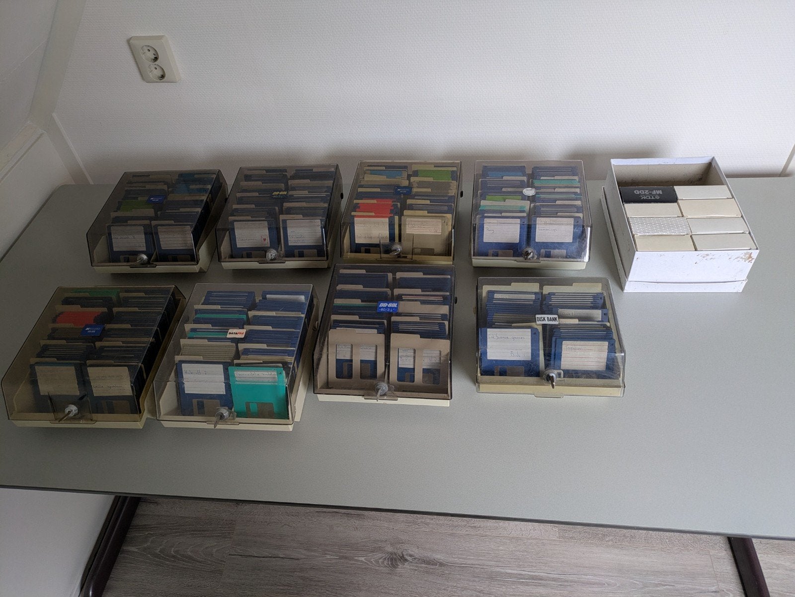 700x 3.5 inch diskettes (681x 720KB DD) incl. 8 opbergdozen, Computers en Software, Ophalen, Gebruikt