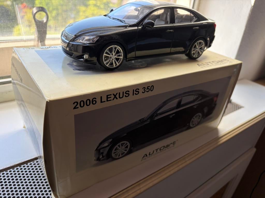 Lexus is350 zwart AutoArt 1:18, Hobby en Vrije tijd, Modelauto's | 1:18, Ophalen, Zo goed als nieuw, Autoart