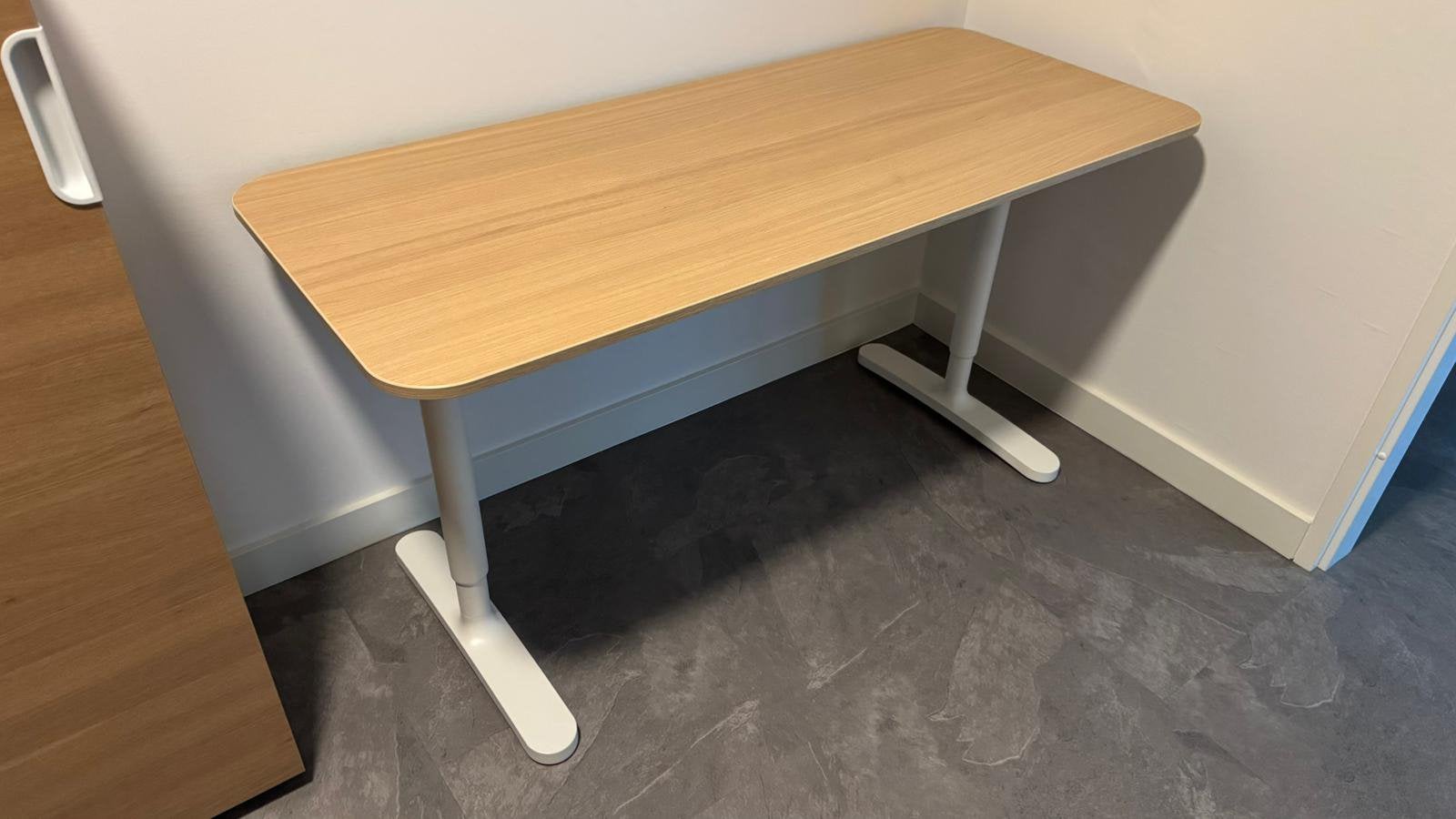 Wegens aanschaf groter bureau; 140x60cm  , ophalen cborg, Ophalen, Hout, Zo goed als nieuw, IKEA