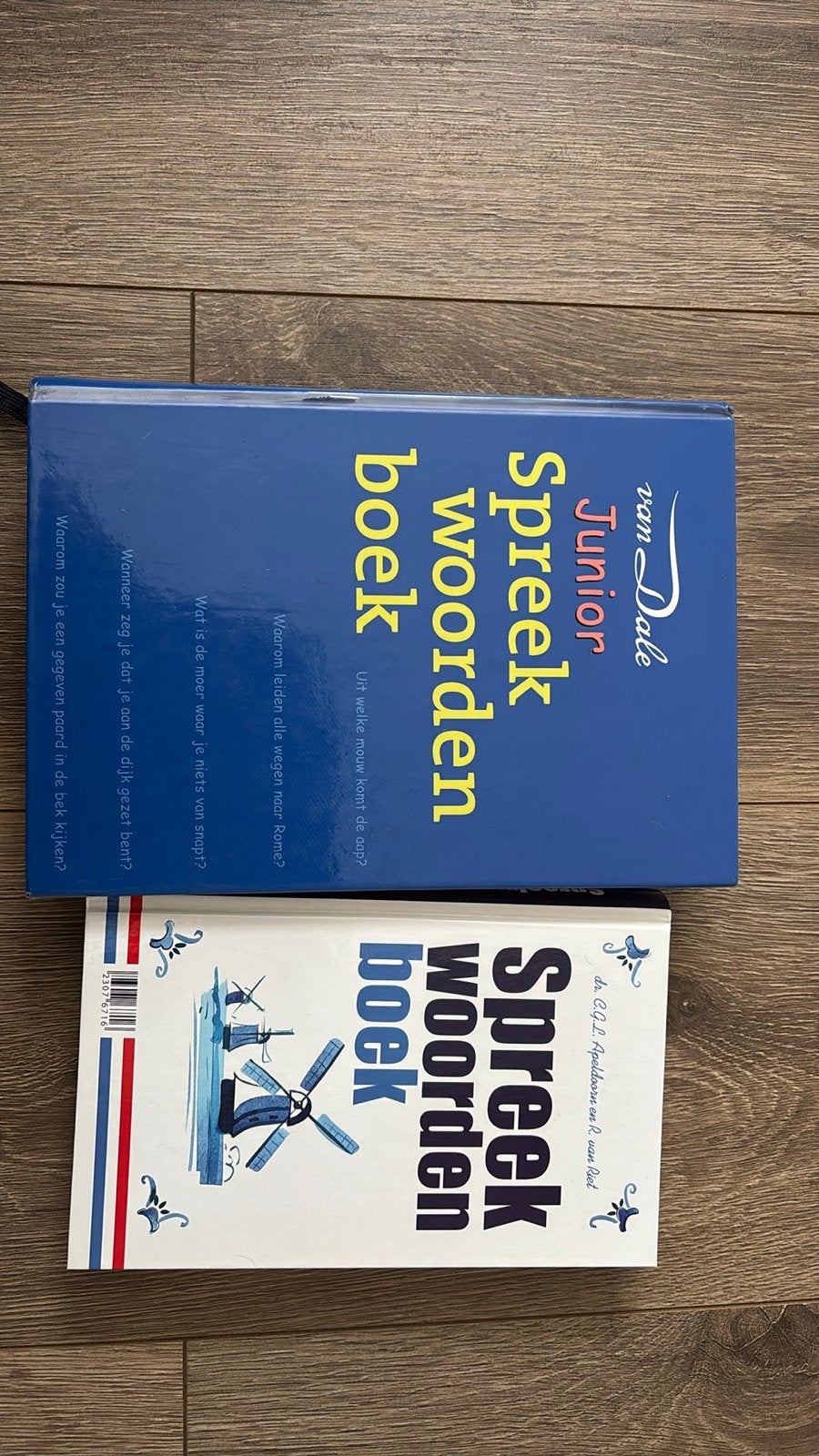 Van Dale Junior Spreekwoordenboek - 2 boeken, Ophalen of Verzenden, Zo goed als nieuw, Van Dale, Nederlands