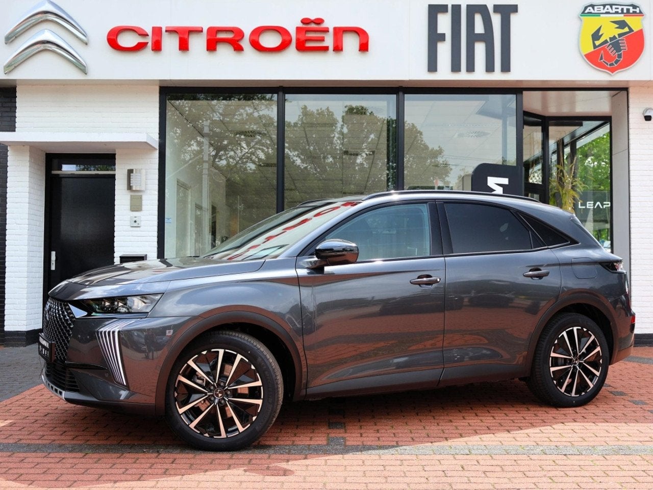 DS DS 7 E-TENSE Plug-in hybride 225PK eEAT8 Automaat Pallas, Auto's, Automaat, Gebruikt, 4 cilinders, Bedrijf