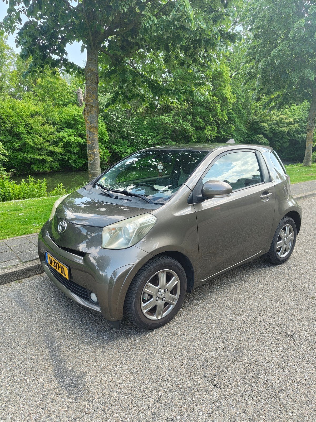 Toyota IQ 1.0 Limited edition, nw apk, goed onderhoud, luxe, Bruin, 4 stoelen, Bruin, Handgeschakeld