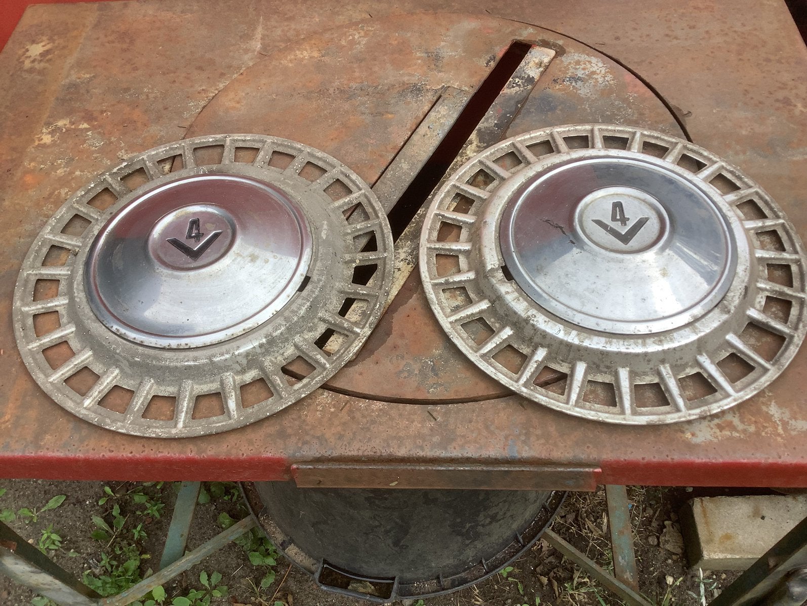 Ford 15M of 12M wieldoppen en sierringen, Auto diversen, Wieldoppen, Ophalen of Verzenden, Gebruikt
