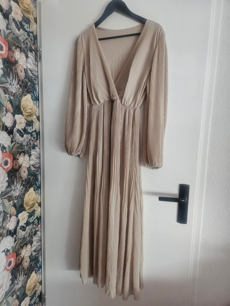 2x LOT Fem jurk - Beige en Camel - Maat M, Maat 38/40 (M), Beige, Zo goed als nieuw, Onder de knie