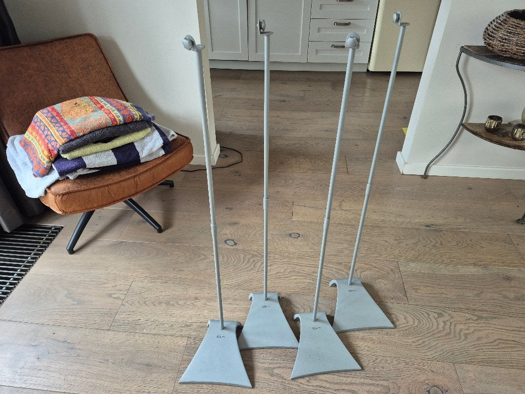4x luidsprekerstandaards Vogel's, Ophalen, Gebruikt