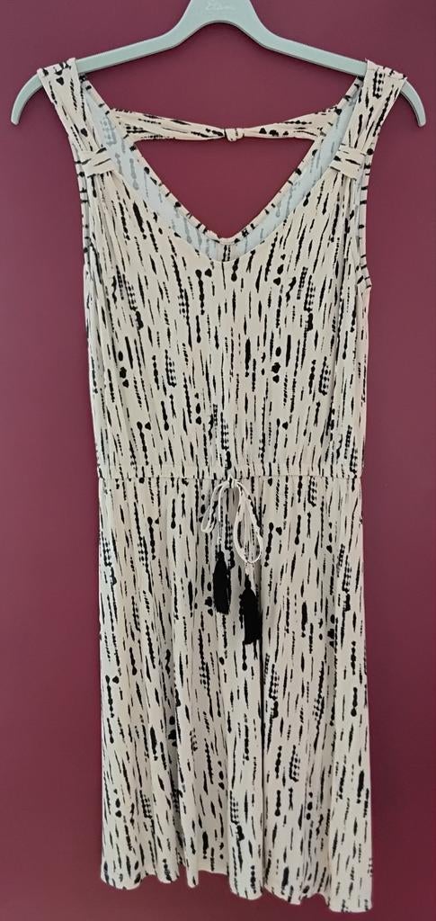 Jurk met print en kwastjes en leuk detail op de rug. Maat 42, Overige kleuren, Maat 42/44 (L), Ophalen of Verzenden, Zo goed als nieuw