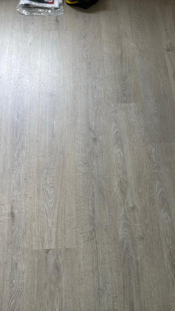 Laminaat vloer - licht grijs - 40m2 - onder voorbehoud, Doe-het-zelf en Verbouw, Vloerdelen en Plavuizen, 50 tot 150 cm, Ophalen of Verzenden