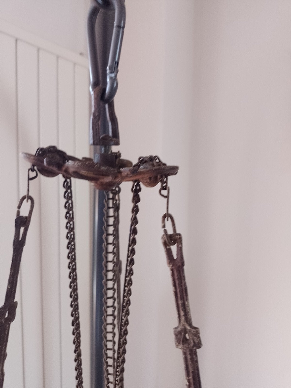Antieke hangende olielamp met sierlijke details, Ophalen