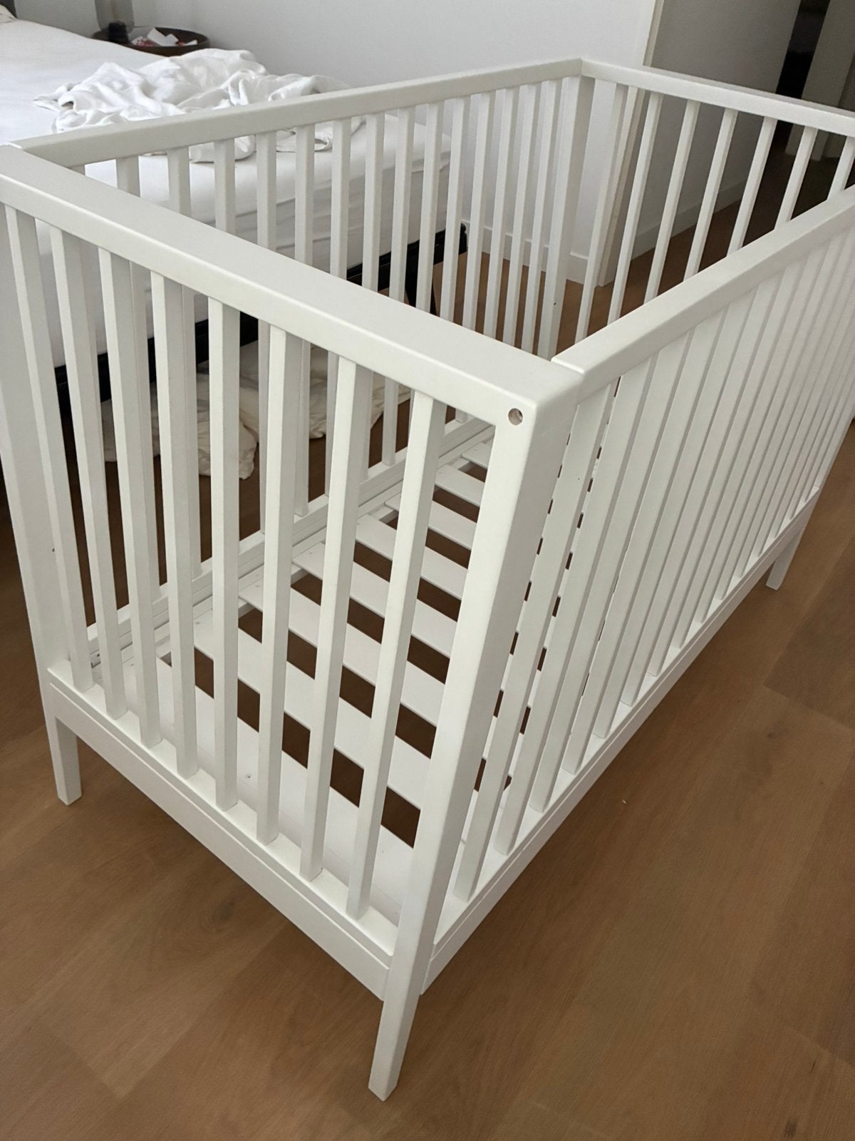 Linea Leander babyledikant 120x60, Kinderen en Baby's, Kinderkamer | Bedden, Ophalen, Zo goed als nieuw