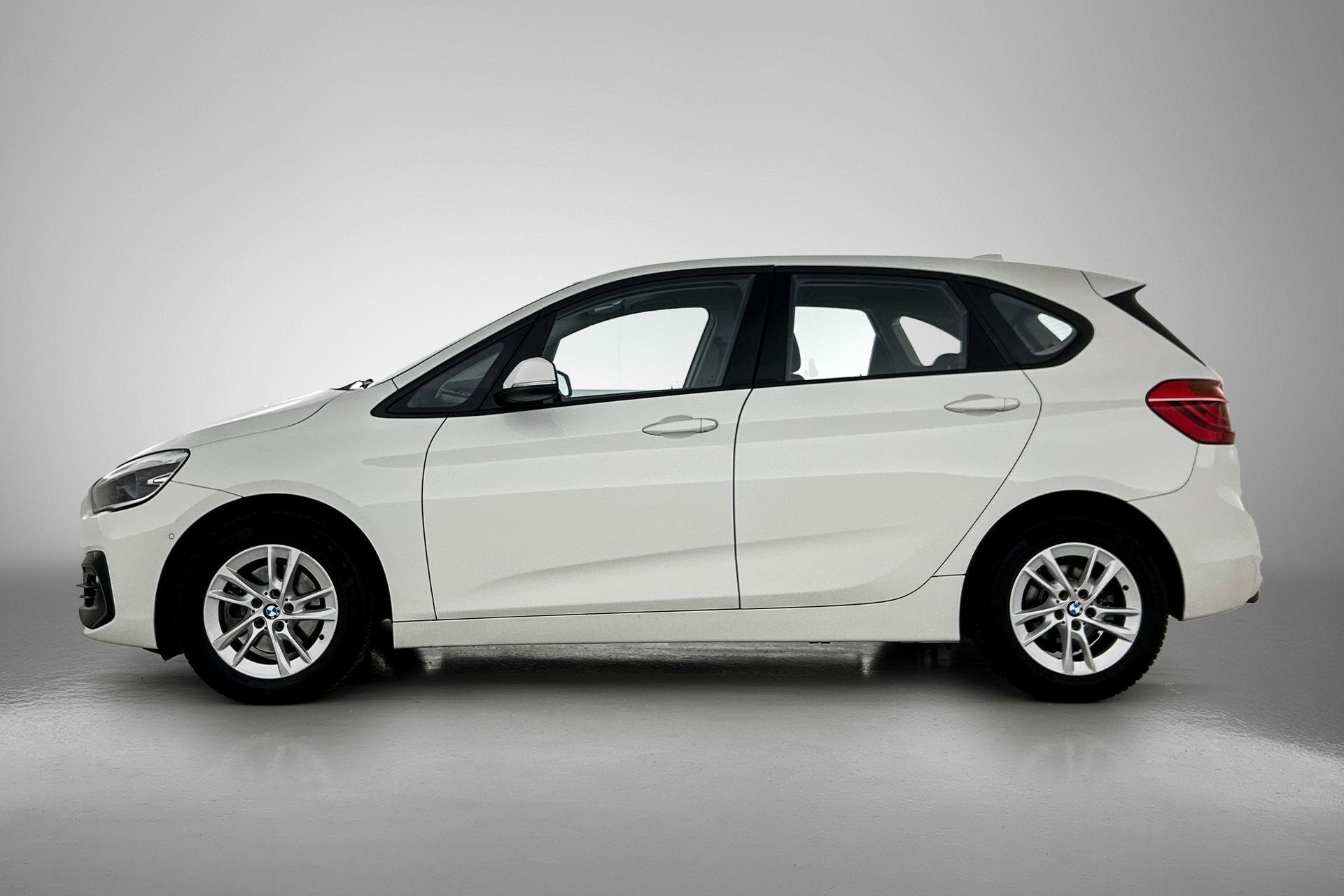 BMW 2-serie Active Tourer 218i Executive Automaat (NAVIGATIE, Auto's, Dealer onderhouden, Stof, Gebruikt, Wit