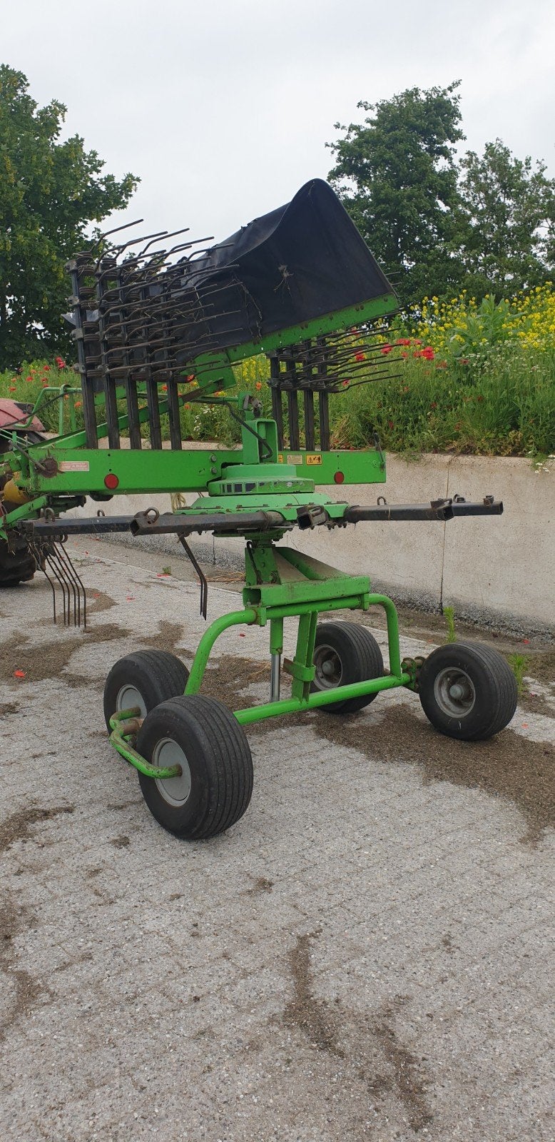 Deutz-Fahr harkkeerder, Ophalen, Akkerbouw, Weidebouw