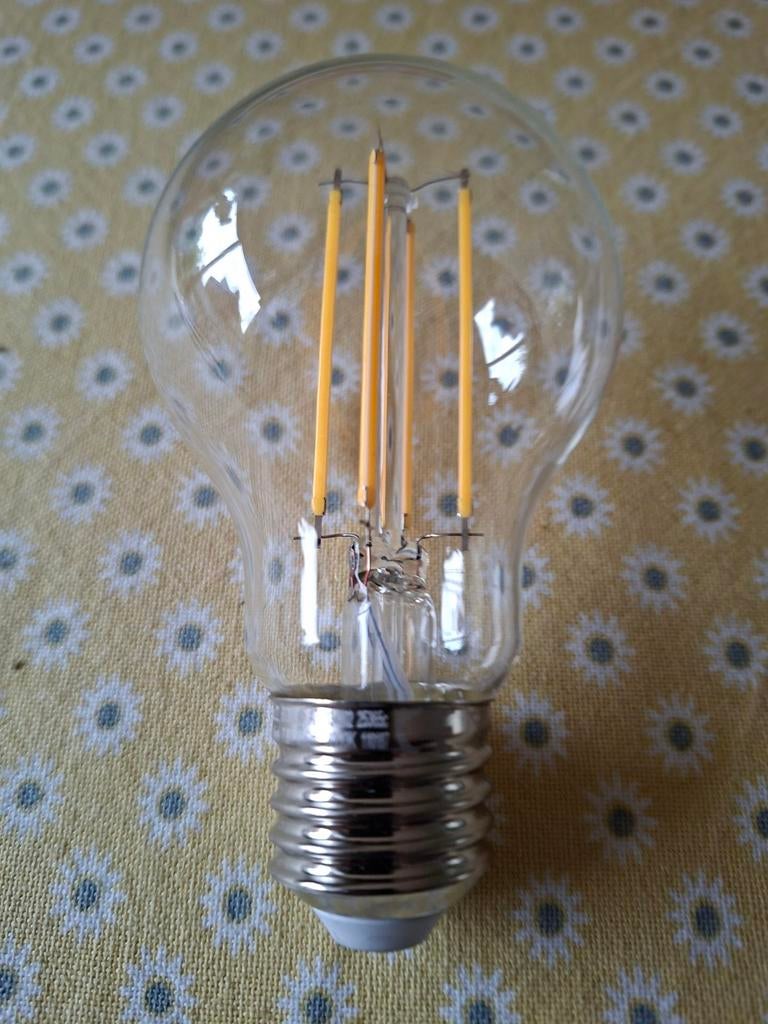 Nieuwe E27 LED Sensorlamp 806 lumen, dag- en nachtsensor, Ophalen of Verzenden, Zo goed als nieuw, E27 (groot), Led-lamp