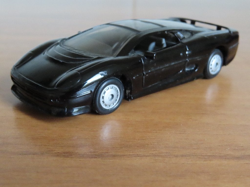 Schaalmodel Jaguar XJ220 1:43 Maisto zwart, Ophalen of Verzenden, Zo goed als nieuw, Auto, Overige merken