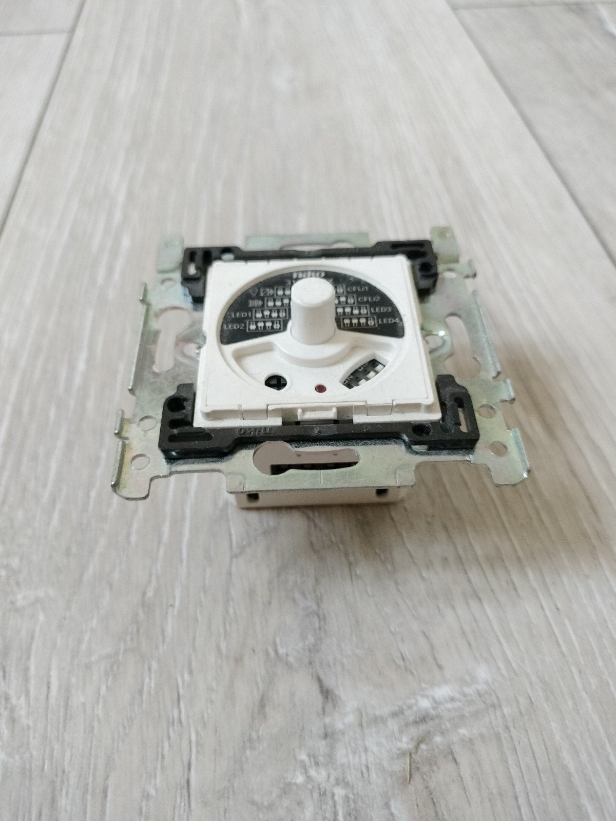 Niko Universele LED Draaidimmer Plus 310-01901 Compleet Wit, Ophalen, Nieuw, Overige merken, Dimmer
